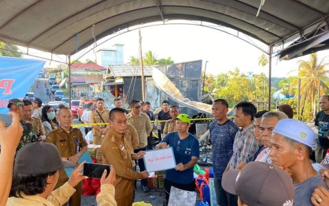 Pj Bupati Murung Raya serahkan bantuan untuk korban kebakaran