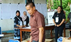 Pj Bupati, Hermon Pantau Proses Penghitungan Suara di TPS