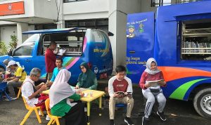 Mobil Pintar Dispersip Batola Ajak Masyarakat Baca di Marabahan