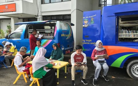 Mobil Pintar Dispersip Batola Ajak Masyarakat Baca di Marabahan