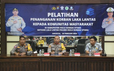 Generasi Muda HSU Dibagikan Buku Anti Narkoba