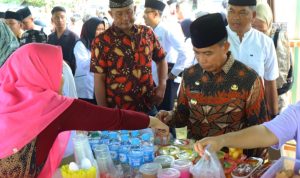 Pj  Bupati Hermon Buka Pasar Ramadhan Disambut Antusias Ratusan Warga