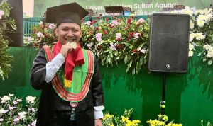Sandang Doktor, Anggota DPRD Kotabaru Gewsima Mega Putra Wisuda S3