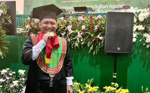 Sandang Doktor, Anggota DPRD Kotabaru Gewsima Mega Putra Wisuda S3