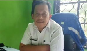 DLH Bartim Kerja Maksimal Bersihkan Taman Kota Tamiang Layang