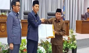 DPRD Barut Terima Raperda Pengelolaan Persampahan