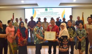 Pemkab Kapuas Terima Anugerah Parahita Ekapraya 2023