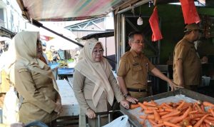 Pj Bupati Tabalong Pantau Harga Sembako di Pasar Bauntung