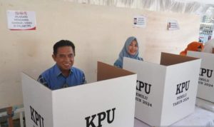 Walikota Banjarmasin Bersama Wakilnya Mencoblos di TPS Berbeda