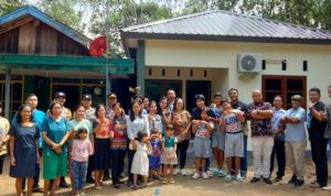 Kapolres Serahkan Kunci Rumah Pastori di Desa Betang Nalong