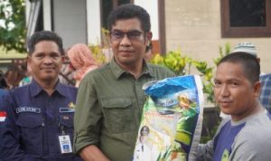 Mewakili Sekda, Kadis KominfoSantik Buka Pasar Murah di Kelurahan Jingah dan Kelurahan Jambu, Kabupaten Barito Utara