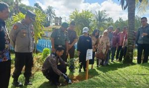 Pj Bupati Tanam Bibit Pohon dalam rangka Peringati Hari Lingkungan Hidup Sedunia