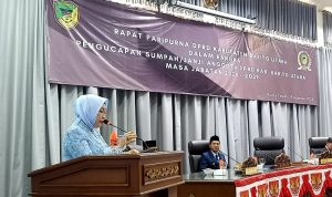Hj Mery Rukaini Didaulat Pimpinan Sementara Ketua DPRD Barut