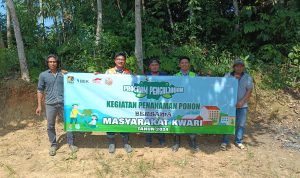 Pamapersada Nusantara Distrik BEKB Tanam Pohon Bersama Warga Kwari