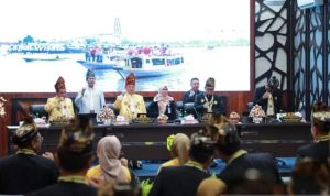 Berpakaian Adat DPRD Gelar Rapat Harjad ke-498 Banjarmasin