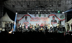 Bila Amora Bius Pengunjung Malam Pembukaan Bartim Expo