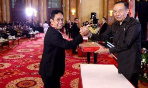 Badan KesbangPol Barut menerima Duplikat Bendera Pusaka dari BPIP