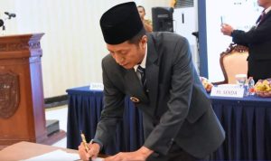 Pj Bupati Barut Lantik Dua Pejabat Disdukcapil Barut