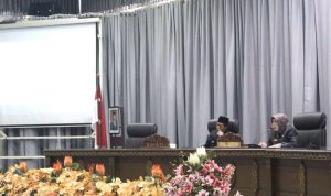 Ketua Sementara DPRD, Ir. Hj. Mery Rukaini, M.IP Terima Dokumen Raperda Perubahan APBD 2024