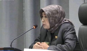 Ketua Sementara DPRD, Ir. Hj. Mery Rukaini, M.IP, Pimpin Rapat Paripurna III