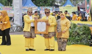 Ketua DPRD Kalsel Beri Dua Penghargaan untuk Paman Birin