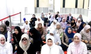 Ketua Sementara DPRD Barut Hadiri Tabligh Akbar Bersama UAS di Masjid H Muhammad Sidik Islamic Center