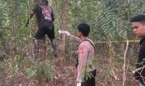 Warga Desa Puri Dihebohkan Penemuan Mayat Tergantung di Kebun Karet