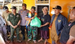 Pemkab Murung Raya Gerak Cepat Serahkan Bantuan Banjir Untuk Dua Desa