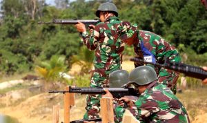 Asah Kemampuan Menembak, Anggota Kodim 1013 Mtw Latihan Menembak