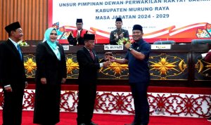 Pj Bupati Hadiri Pelantikan Tiga Pimpinan DPRD Murung Raya Periode 2024-2029