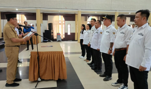 Pj Bupati Indra Gunawan Kukuhkan Pengurus APDESI Bartim