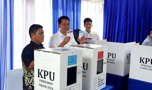 H Nadalsyah Koyem dan Keluarga Berikan Hak Pilih di TPS 015 pada Pilkada Serentak 2024