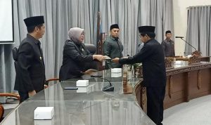 DPRD Barut Sampaikan Pandangan Umum Raperda Persampahan