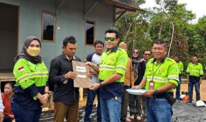 3 Unit Rumah Relokasi untuk Warga Desa Luwe Hulu Diserahterimakan PT VDTM