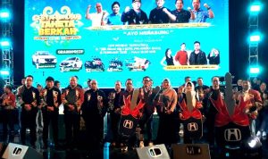Syarbani Zapar Terima Hadiah Mobil Honda Brio di Gebyar Undian Taheta Berkah Bank Kalteng