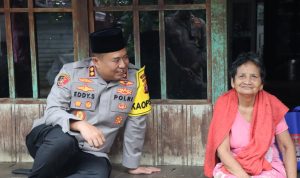 Polres Bartim didampingi PJU Serahkan Bantuan Kepada Warga Yang Membutuhkan