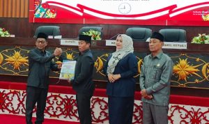 DPRD Murung Raya Rapat Paripurna, Penyampaian Pandangan Fraksi, Tiga Raperda dan Penyerahan LKPJ  2024