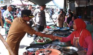 Bupati Heriyus Pantau Harga Bahan Pokok Jelang Lebaran Idulfitri