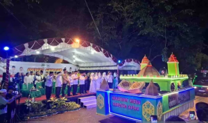 Ratusan Mobil dan Motor Hias Meriahkan Pawai Gebyar Gema Takbir di Kapuas