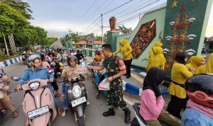 Indahnya Berbagi di Bulan Suci Ramadhan, Kodim 1013 Muara Teweh Gelar Aksi Berbagi Takjil Gratis