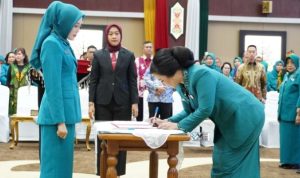 Ketua Dekranasda Kalteng Lantik Warnita Heriyus Sebagai Ketua Dekranasda Murung Raya