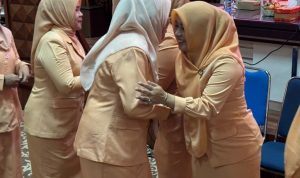 Serah Terima Ketua DWP Provinsi Kalsel, Dari Ny. Aminatus Alifah kepada Ny. Masrupah Syarifuddin