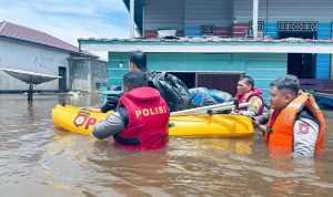 Satsamapta Polres Murung Raya Bantu Warga Terdampak Banjir di Desa Juking Pajang dan Desa Danau Usung
