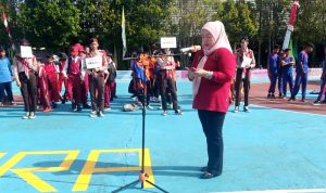 Ketua AFK Barito Utara Henny Rosgiaty Rusli Apresiasi Pembukaan Kids Futsal Turnamen di MTsN Muara Teweh