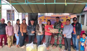 Wakil Bupati Murung Raya Bersama Wakil Ketua DPRD Salurkan Bantuan Sembako ke Warga Terdampak Banjir