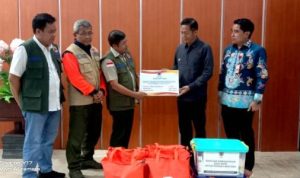 BNPB Pusat Serahkan Bantuan Dana Siap Pakai ke Pemkab Barut untuk Penanganan Darurat Bencana