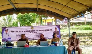 Disdukcapil Barut Gelar Pelayanan Pencatatan Sipil dan Adminduk di Desa Bukit Sawit