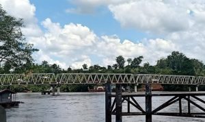Dishub Tunda Sementara Aktivitas Kapal Melintas di Jembatan KH Hasan Basri Akibat DAS Barito Naik