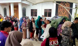 Keluarga Besar H Tajeri Gelar Pasar Murah :Pasar Murah Ini untuk Membantu Warga Menjelang Idul Fitri
