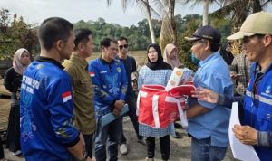 Pj Bupati Muhlis Serahkan Bantuan untuk Korban Kebakaran di Desa Lemo II